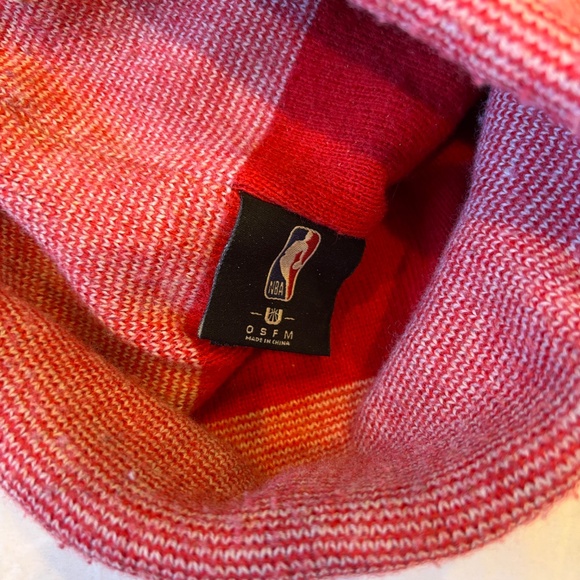 Vintage Chicago Bulls Knit Beanie Pom Hat | Red Black White | NBA OSFM - Picture 3 of 6